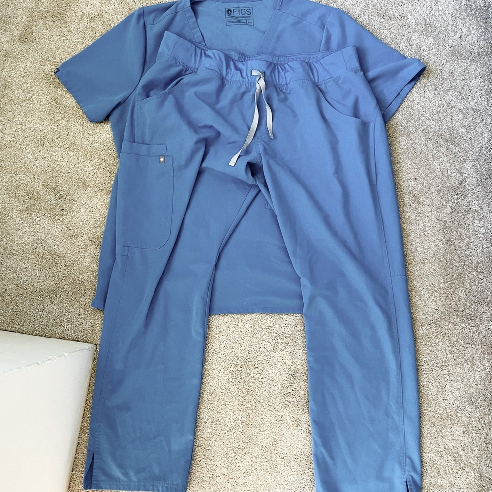FIGS Scrub Set in Ceil Blue XXL Casma Top XL Kade Bottom